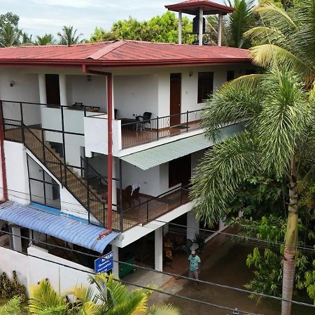 Suwani Pinnawala Homestay Экстерьер фото