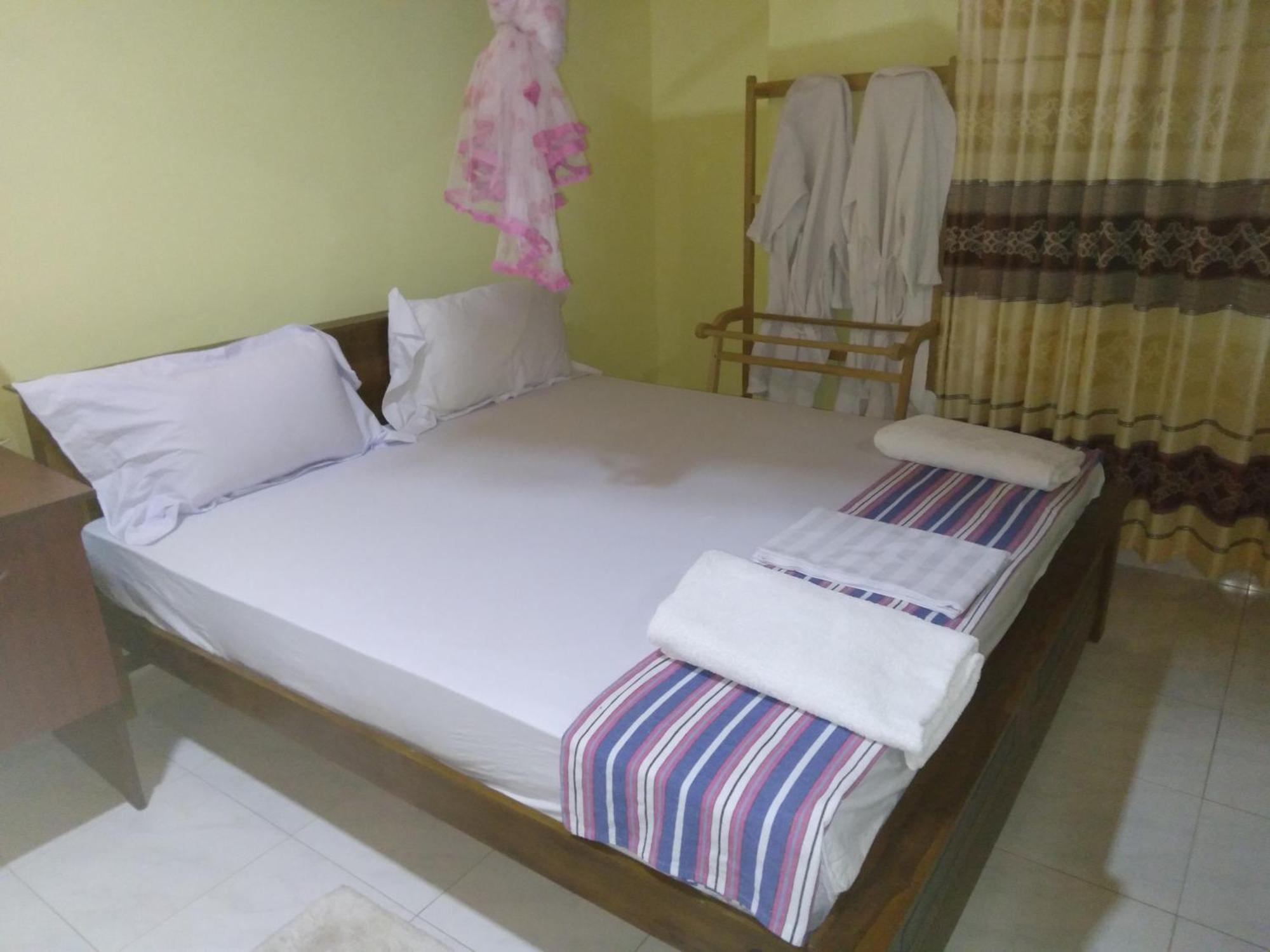 Suwani Pinnawala Homestay Номер фото