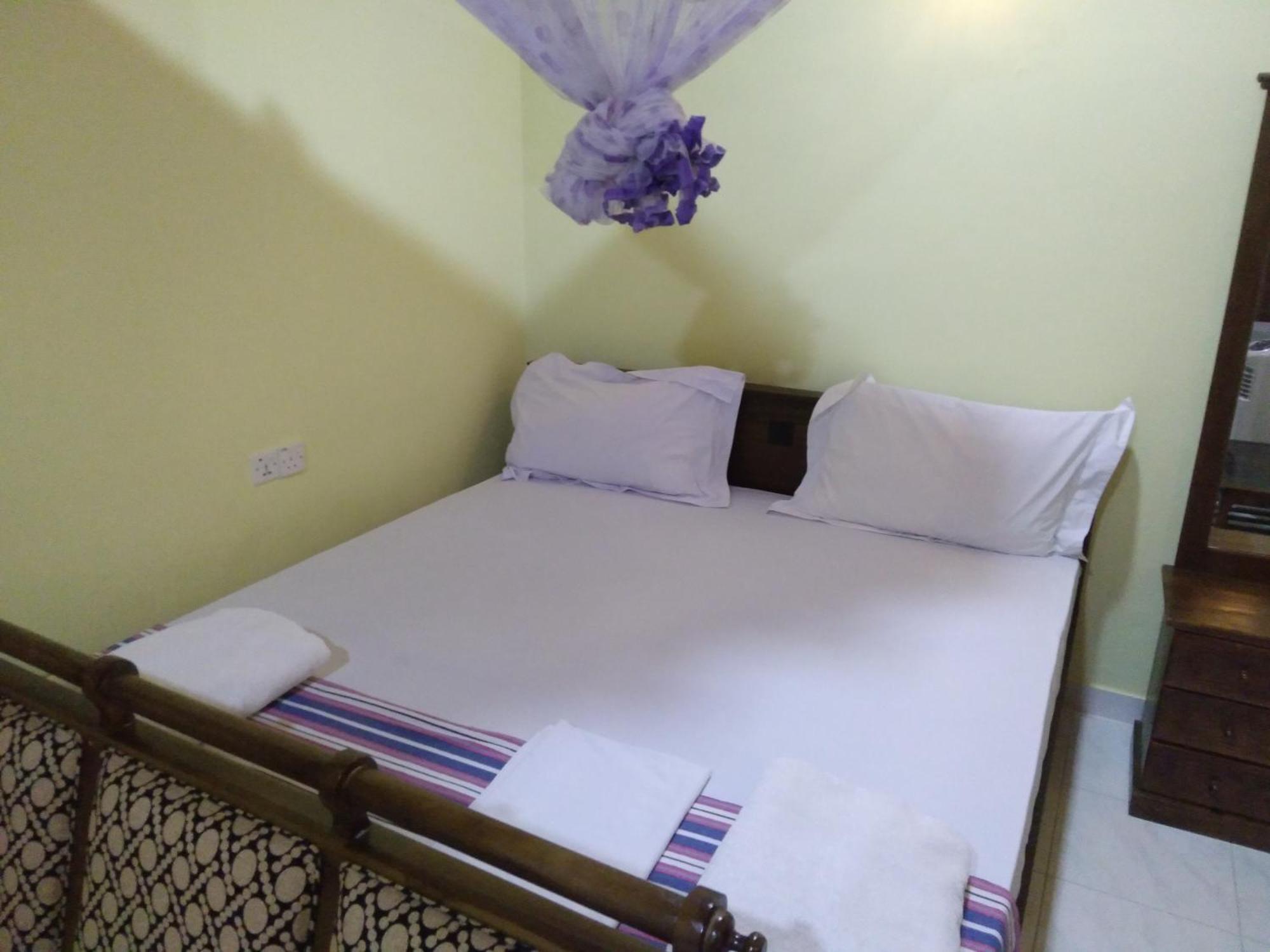 Suwani Pinnawala Homestay Номер фото
