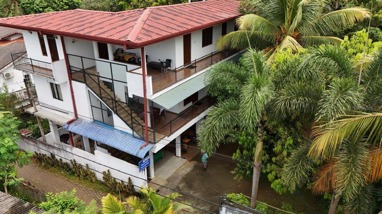 Suwani Pinnawala Homestay Экстерьер фото