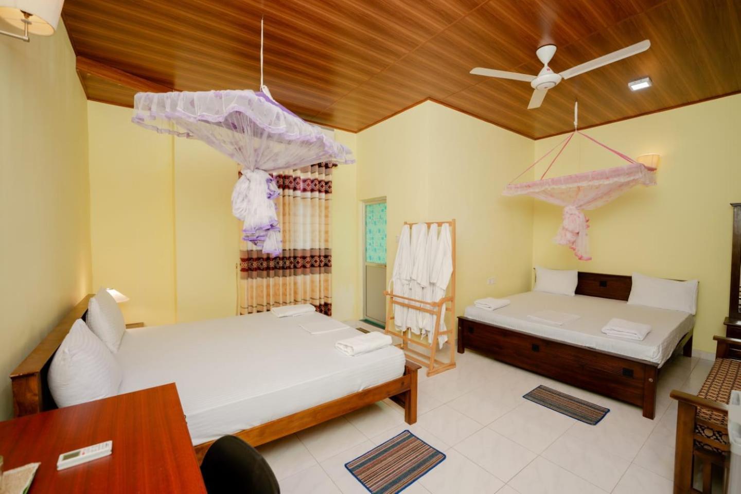 Suwani Pinnawala Homestay Экстерьер фото