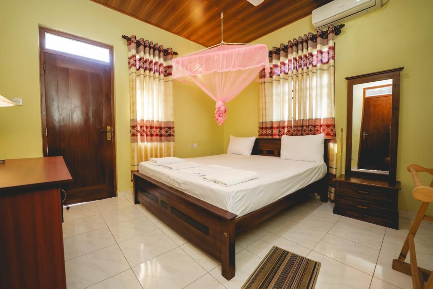Suwani Pinnawala Homestay Экстерьер фото