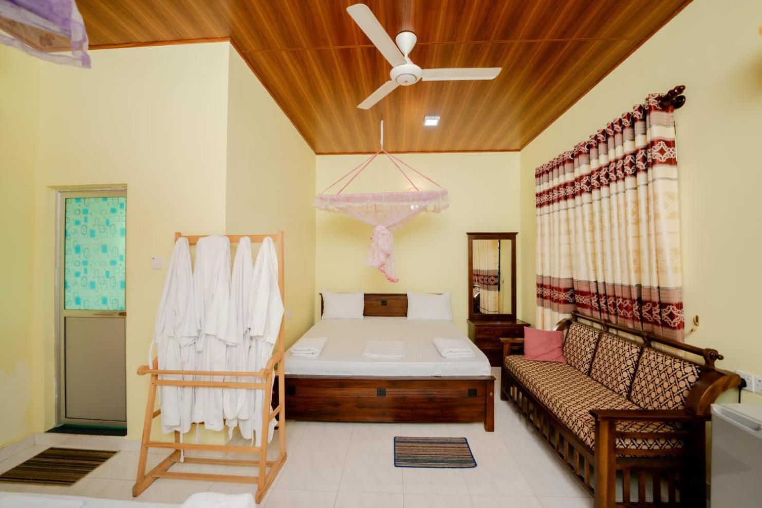 Suwani Pinnawala Homestay Экстерьер фото