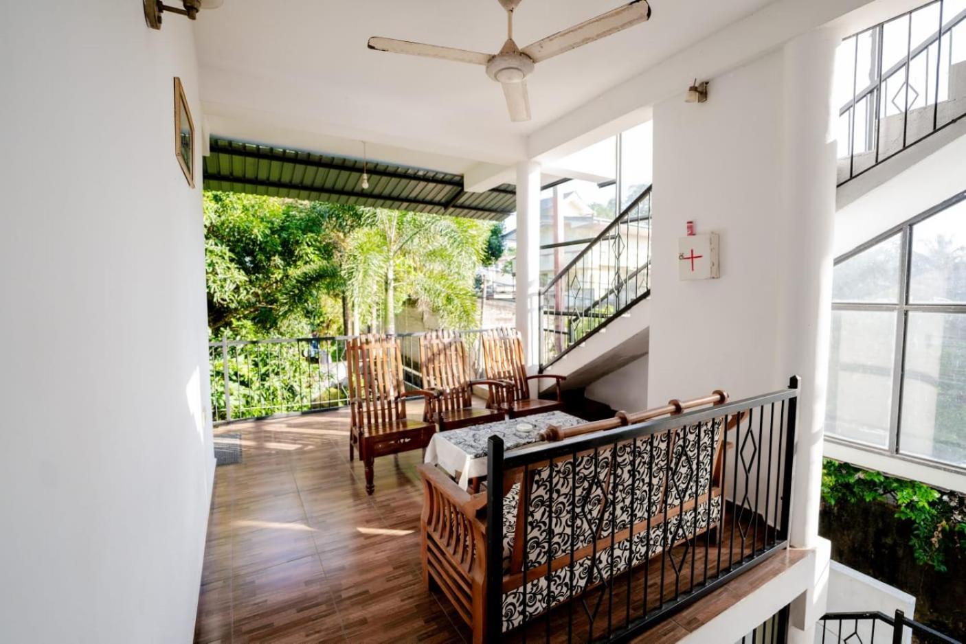 Suwani Pinnawala Homestay Экстерьер фото