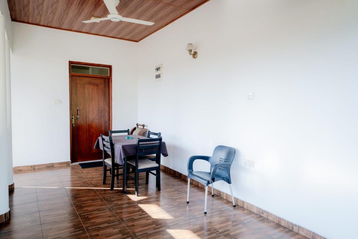 Suwani Pinnawala Homestay Экстерьер фото