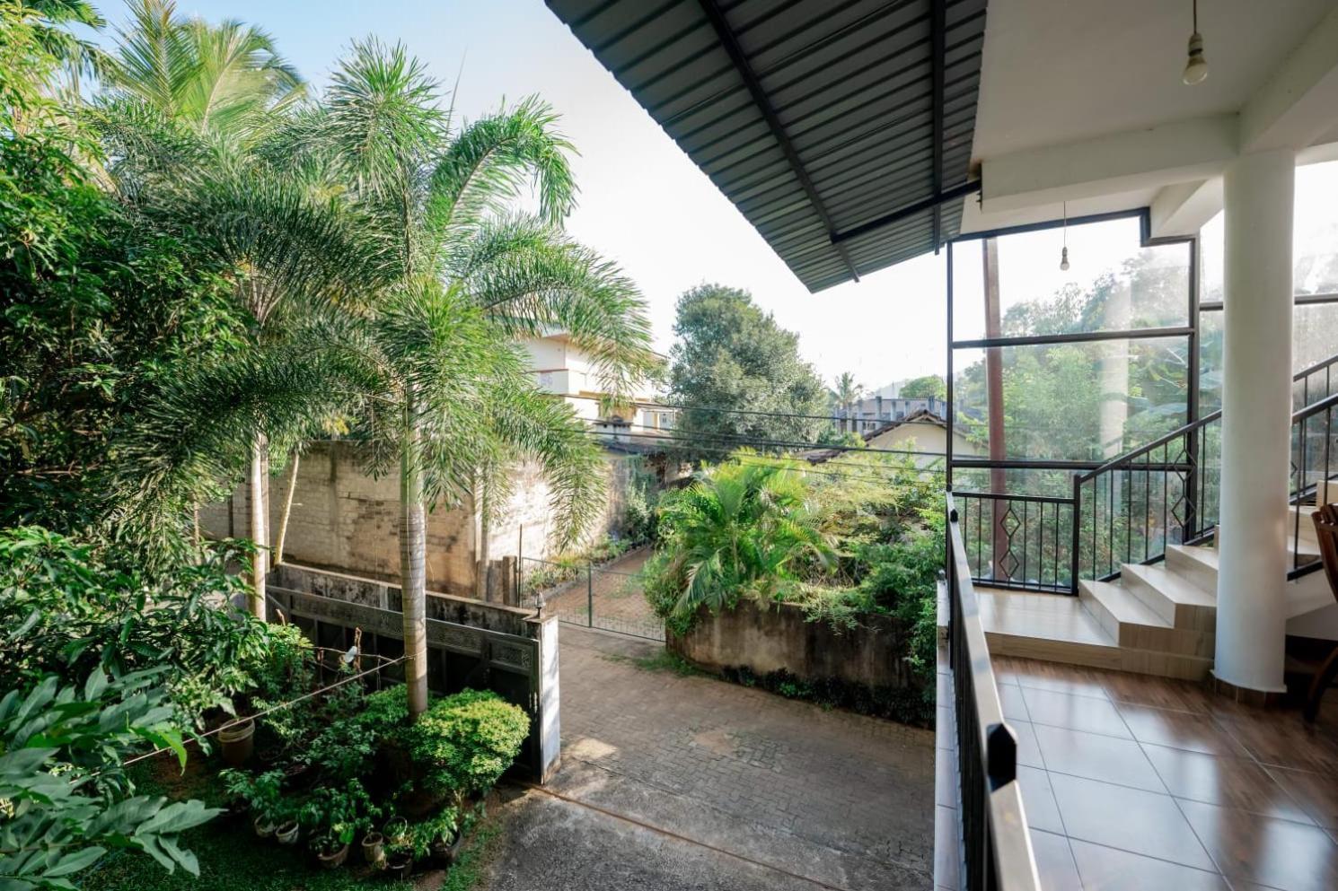 Suwani Pinnawala Homestay Экстерьер фото