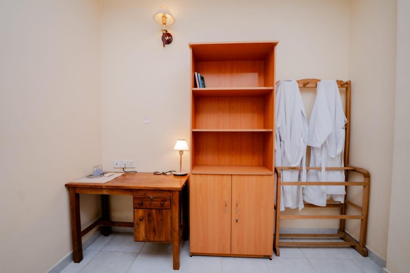 Suwani Pinnawala Homestay Экстерьер фото