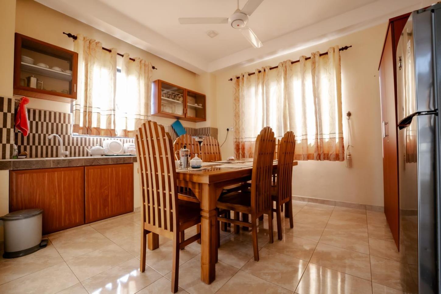 Suwani Pinnawala Homestay Экстерьер фото