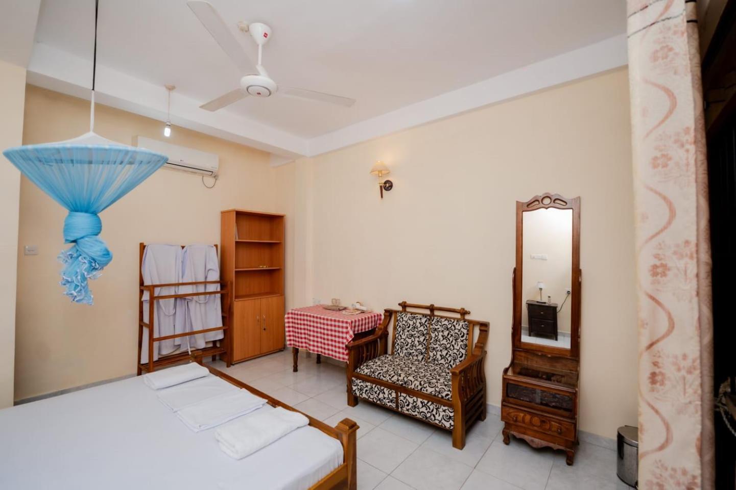Suwani Pinnawala Homestay Экстерьер фото
