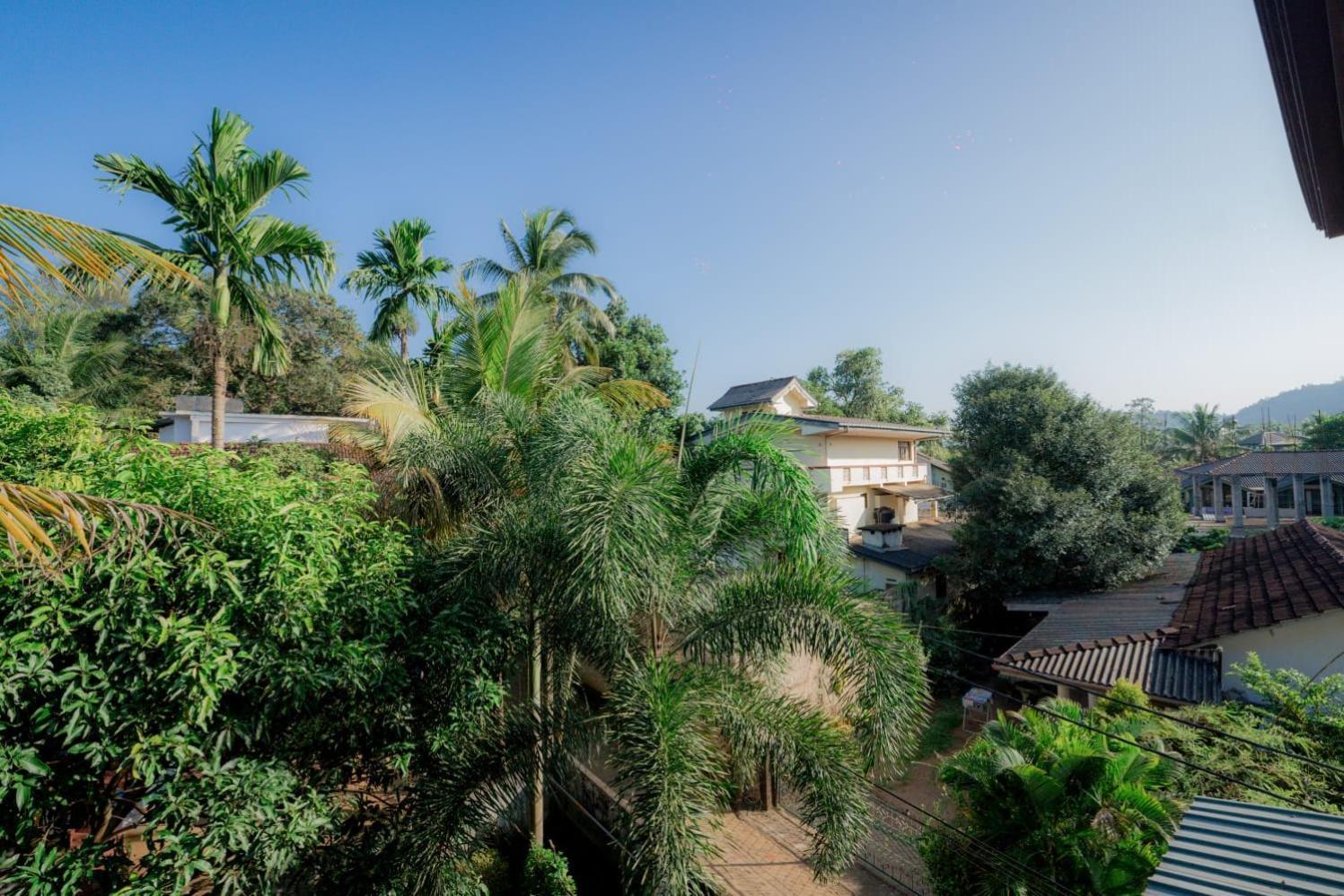 Suwani Pinnawala Homestay Экстерьер фото