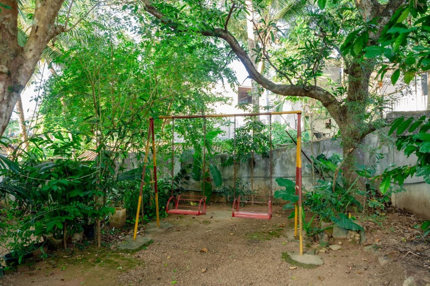 Suwani Pinnawala Homestay Экстерьер фото
