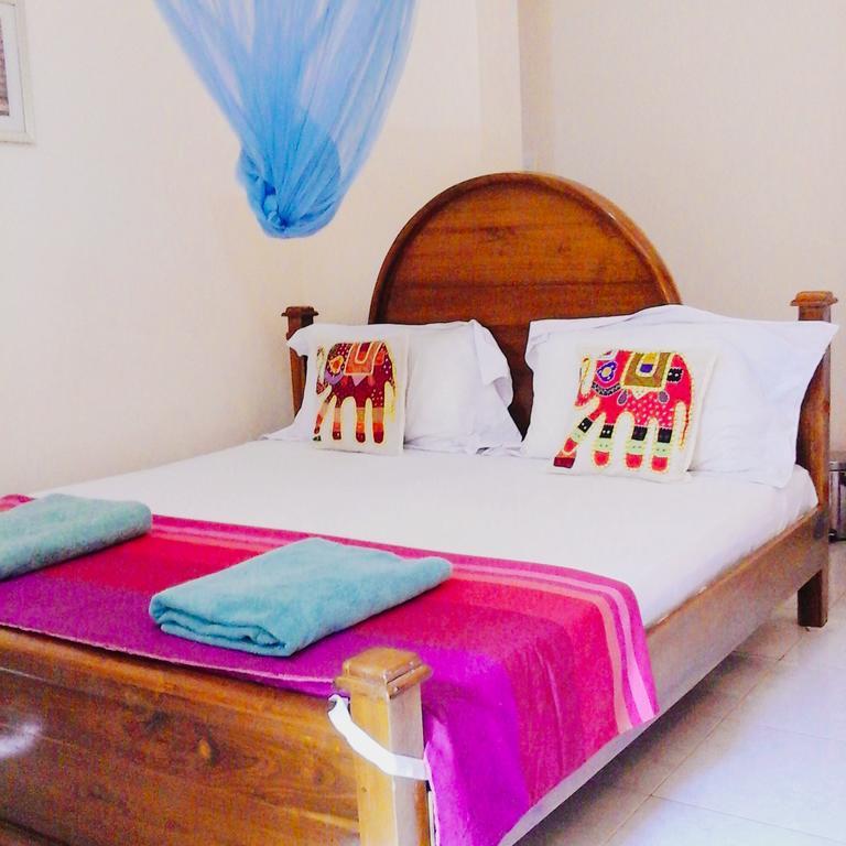 Suwani Pinnawala Homestay Экстерьер фото