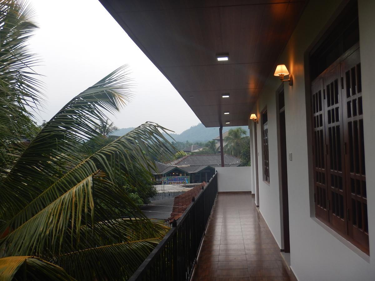 Suwani Pinnawala Homestay Экстерьер фото